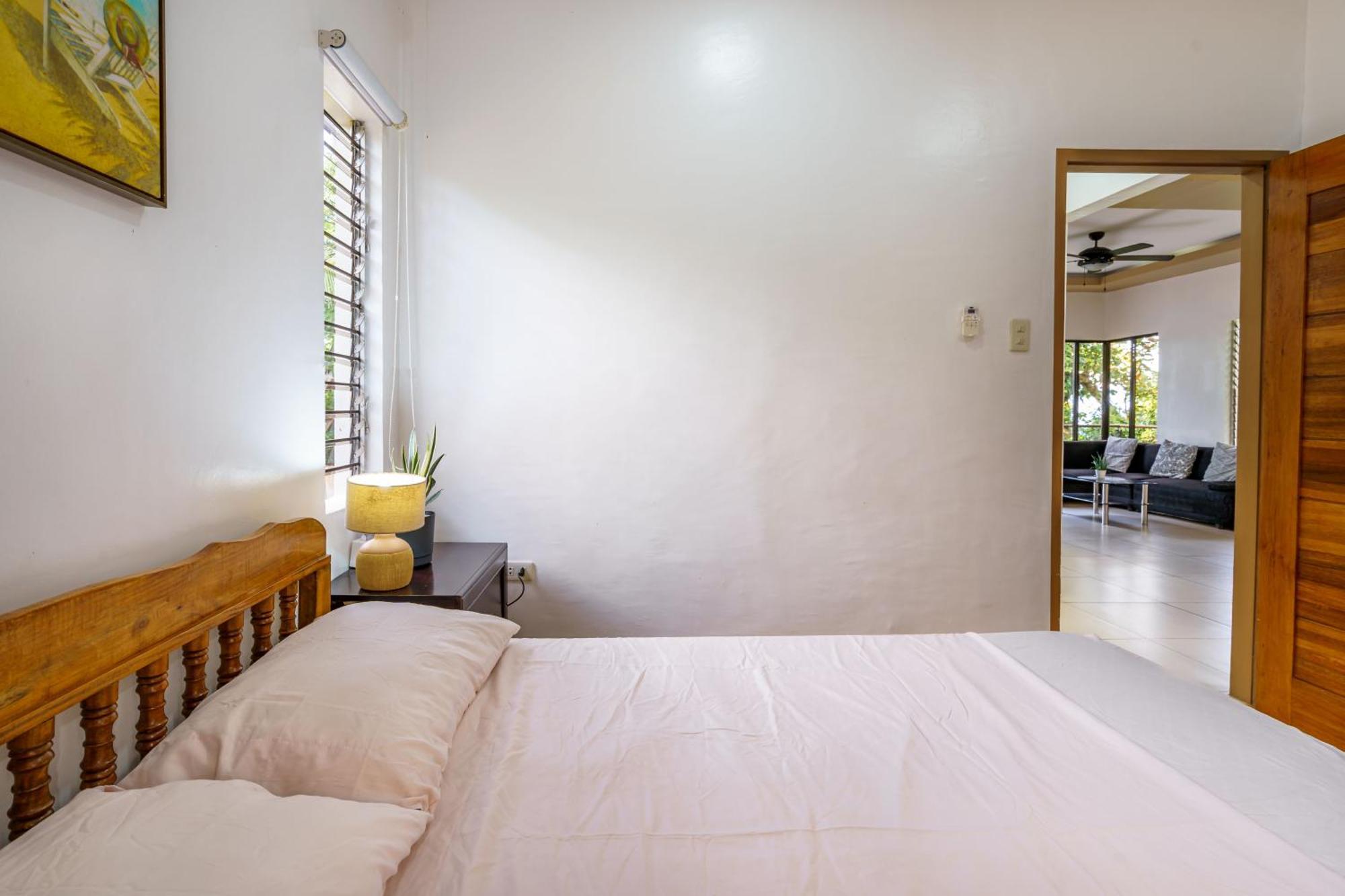 Oceanside 2 Bedroom House, 100mbps Wifi