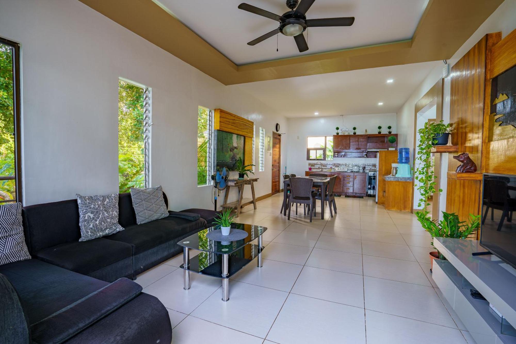 Oceanside 2 Bedroom House, 100mbps Wifi *