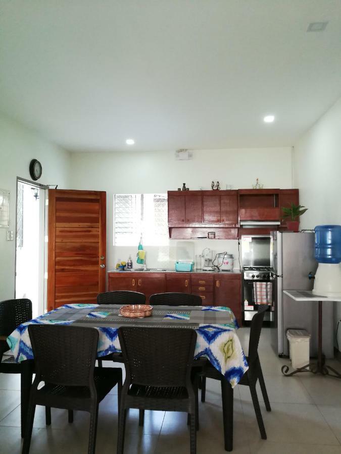 Oceanside 2 Bedroom House, 100mbps Wifi Holiday home
