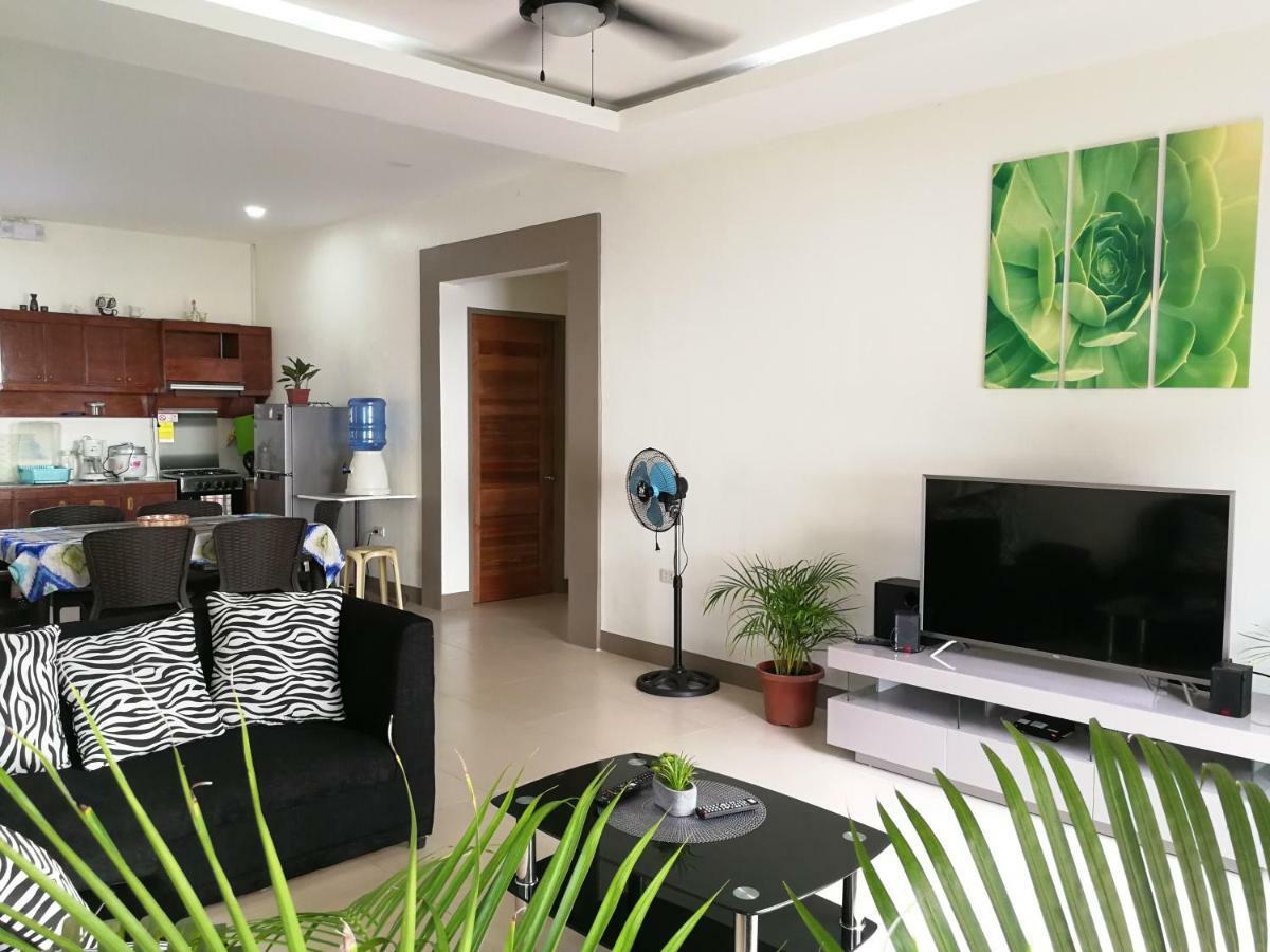 Oceanside 2 Bedroom House, 100mbps Wifi Holiday home *