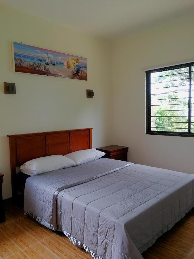 Oceanside 2 Bedroom House, 100mbps Wifi Holiday home Panglao