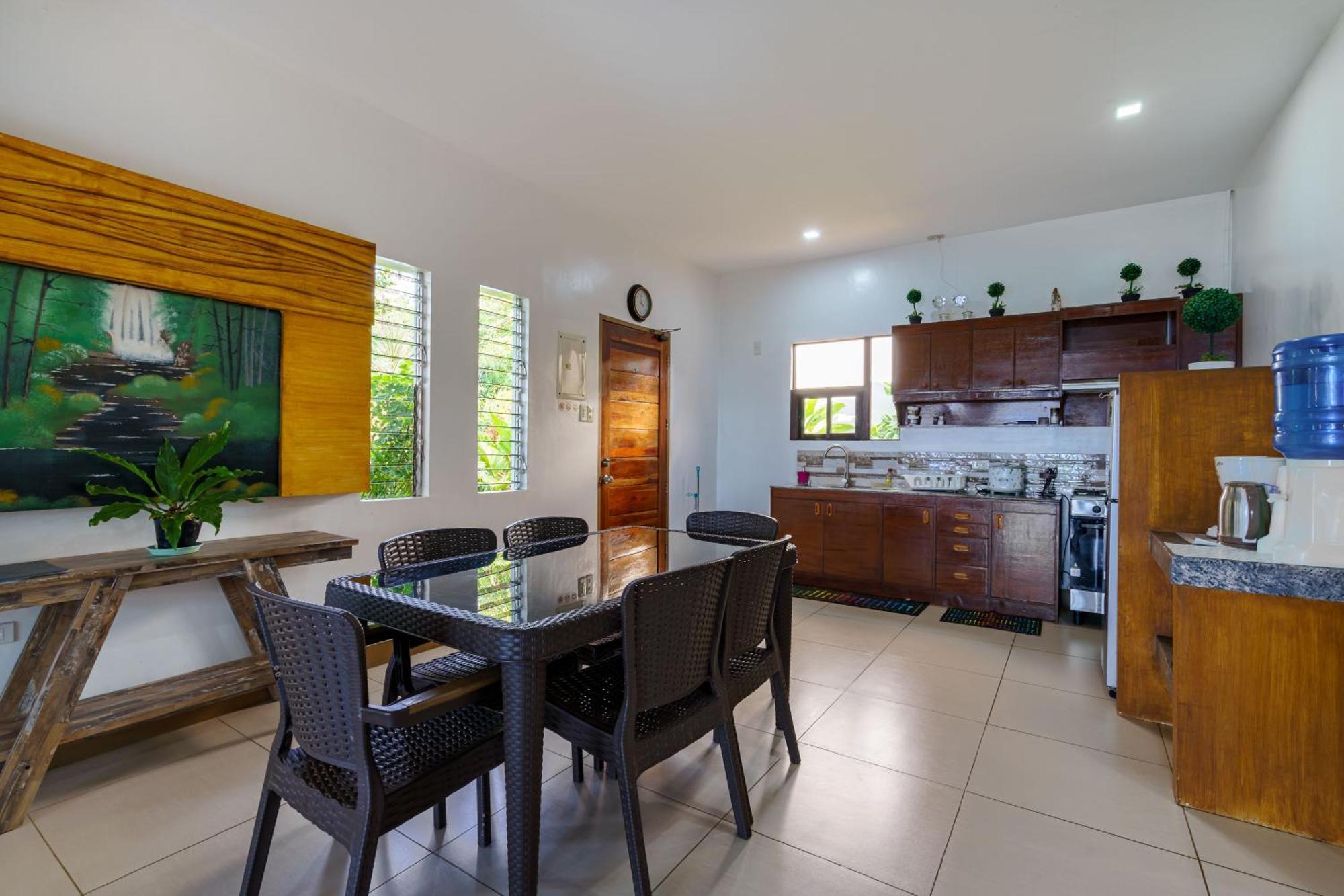 Oceanside 2 Bedroom House, 100mbps Wifi *
